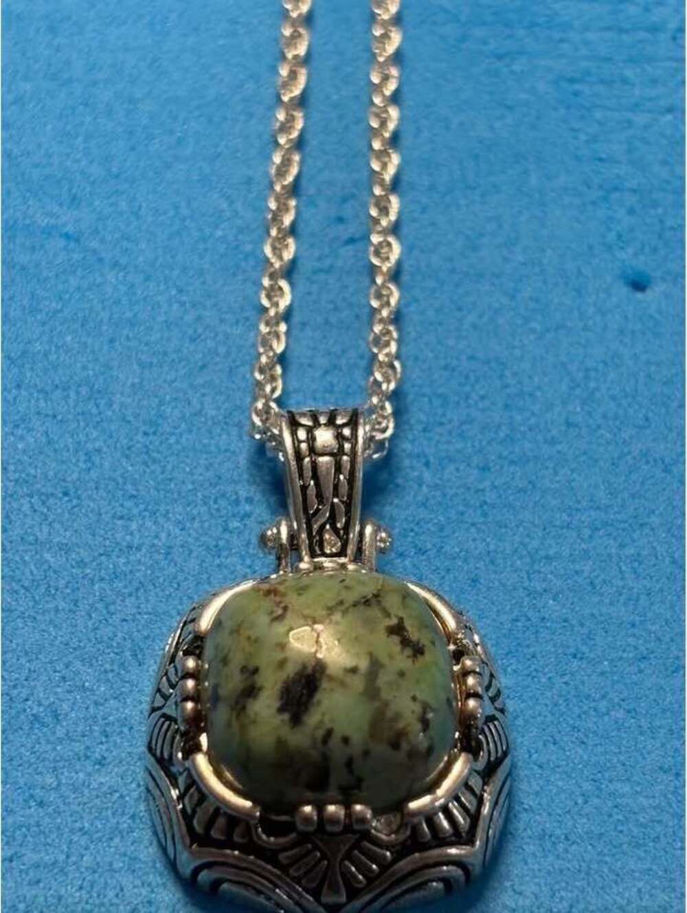 Silver Ornate Green Stone Pendant Necklace